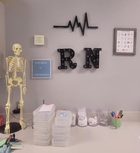 Nurse Office Decor Ideas Work, Nurse Educator Office Decor, Nurse Practitioner Office Ideas, Nurse Manager Office Decor Ideas, School Nurse Office Themes, Nurses Office Decor School, Nurse Desk Decor Office Ideas, Middle School Nurse Office Set Up, Health Room Decor School