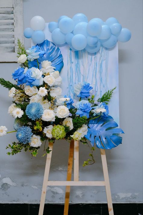 Standing Flowers Arrangements, Bouquet Stand, Floral Chandelier Wedding, Flower Balloons, Floral Art Arrangements, Diy Lace Ribbon Flowers, Large Flower Arrangements, Flower Decorations Diy, Church Flower Arrangements