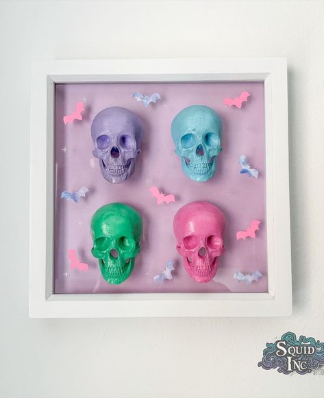 Something to brighten up your newsfeed today! I’ve had these 3D printed pastel skulls hanging around for a while. They were initially going to be magnets but I’m really happy with how this piece came out! 💀 This will be heading over to Studio.__.fresh, but don’t forget I do commissions and orders for posting as well 🖤 #pastel #pastelgoth #pastelgothaesthetic #pastelgothgirl #pastelgothic #pastelgothstyle #pastelgothdecor #pastelskulls #pastelskull #3dprinting #3dprinted #wallart #wallartde... Pastel Goth Diy, Geek Office, Pastel Goth Decor, Pastel Skull, Skull Hanging, Pastel Goth Aesthetic, Goth Glam, Pastel Goth Fashion, Flat Ideas