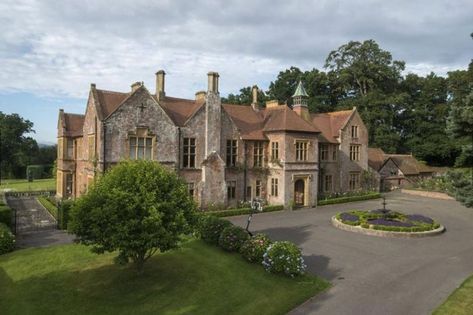 Feel like the lord of the manor in this fabulous Edwardian home with income - Devon Live Old English Manor, Edwardian Home, Downton Abbey Movie, Domesday Book, English Houses, Exeter Devon, English Manor Houses, Dartmoor National Park, Period Property