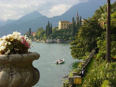 Italy Aesthetic Wallpaper Laptop, Film Locations, Lake Como Italy, Italy Aesthetic, Como Italy, Bucket List Destinations, Painting Landscape, Filming Locations, Lake Como