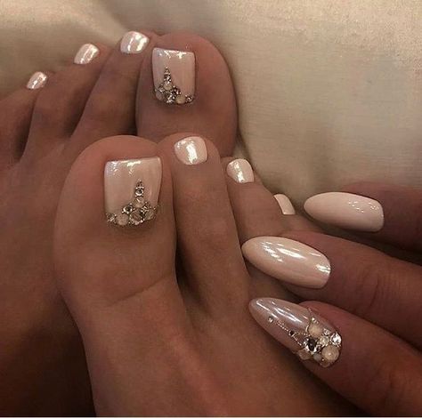 Rose gold chrome matching set. Almond acrylics and rhinestone detail pedicure Teen Nail Art, Gold Toe Nails, Toenail Designs Summer, Pretty Toe Nails, Cute Toe Nails, Summer Toe Nails, Pedicure Designs, Blush Nails, Toe Nail Designs