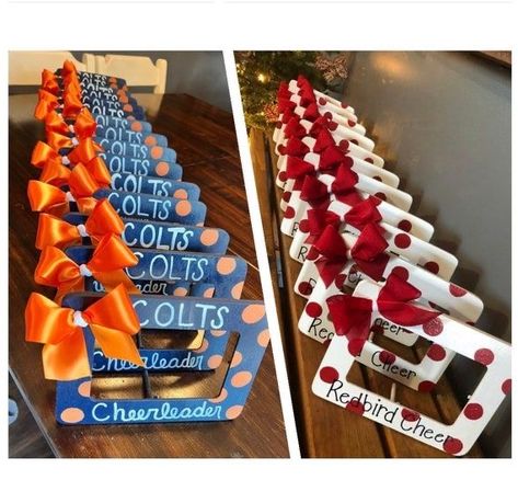 Cheer Gifts Diy, Team Spirit Crafts, Sport Crafts, Cheer Squad Gifts, Cheer Nationals, Cheer Banquet, Cheer Team Gifts, Dance Team Gifts, Captain Gifts