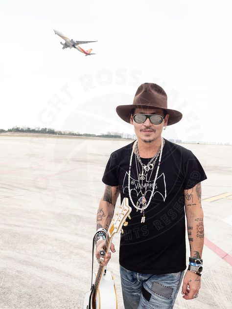 DECEMBER 21 2018 — Ross Halfin Photography Johnny Depp 90s, Ross Halfin, John Depp, Johnny Depp Style, Kaptan Jack Sparrow, Johnny Depp Fans, Johnny D, The Lone Ranger, Jack Sparrow