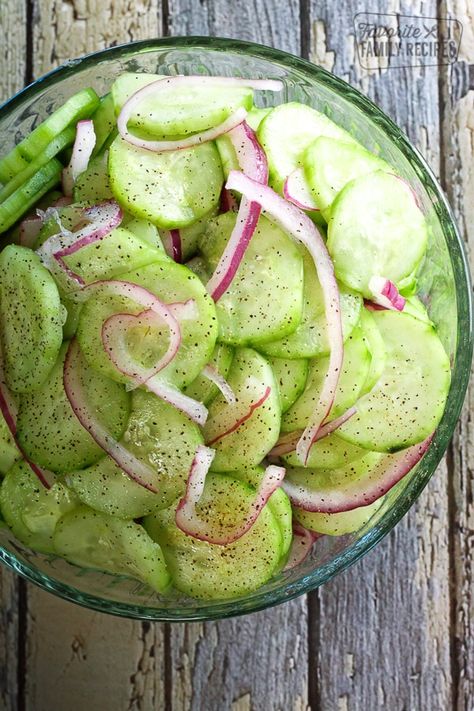 Cucumber Onion Salad, Cucumber Salad Vinegar, Vinegar Cucumbers, Marinated Cucumbers, Cucumber Salad Recipe, Creamy Cucumber Salad, Resep Salad, Cucumbers And Onions, Onion Salad