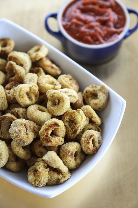 Toasted Tortellini Bites - Foodie with Family Toasted Tortellini, Tortellini Bites, Toasted Ravioli, Tortellini Recipes, Pizza Sauce Homemade, Nice Recipes, Cheese Tortellini, Game Day Recipes, Snacks And Appetizers