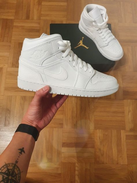 Triple White Jordan 1 Mid, White Jordan 1 Women Outfit, Jordan 1 White Outfit, Triple White Jordan 1, White Jordans Outfit, All White Jordans, All White Jordan 1, Jordan 1 Mid Triple White, Air Jordan 1 Court Purple