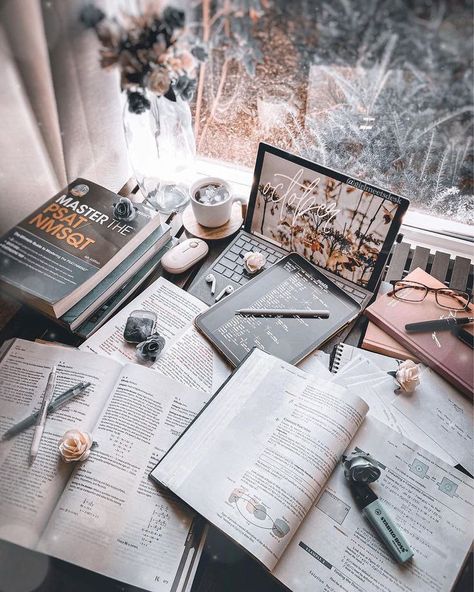 Messy Study Table Aesthetic, Study Esthetics, Study Asthetic, Studio Marketing, Blog Planning, College Aesthetic, Study Board, Work Motivation, Workspace Inspiration