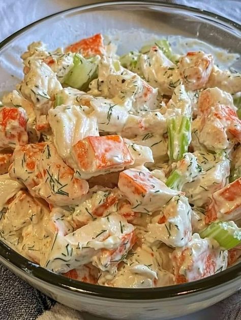 Pasta Lettuce Salad, Easy Crab Salad, Crab Dips, New Year Meal, Crab Meat Salad, Sea Food Salad, Food Recipes For Lunch, Crab Salad Recipe, Easy Quick Dinner