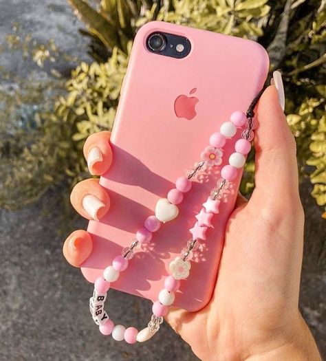 Instagram Phone, قلادات متدلية, Pink Phone, Girly Phone Cases, Strap Phone, Indie Jewelry, Diy Jewelry Unique, Beaded Necklace Designs, Pretty Iphone Cases