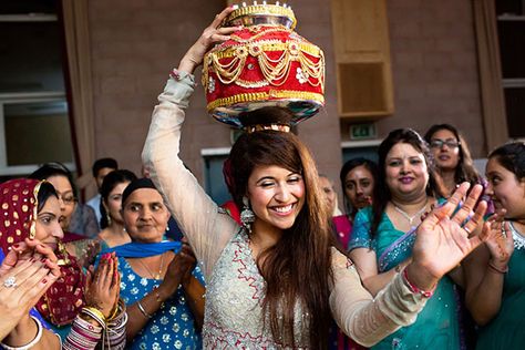 Gharoli ceremony – Pre-wedding rituals in Punjabi weddings Decoration For Indian Wedding, Matli Decoration, Shadi Ideas, Karwachauth Thali, Rakhi Thali, Indian Wedding Rituals, Sikh Wedding Photography, Kalash Decoration, Punjabi Weddings