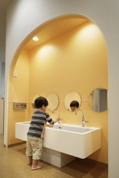 Preschool Bathroom, Grand Library, Kindergarten Interior, Preschool Designs, Classroom Interior, Kids Toilet, School Building Design, Daycare Design, Kids Cafe