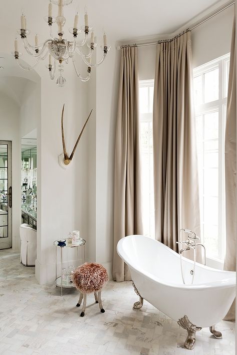 Wilding Residence by Thompson Custom Homes Luxury Bathroom Master, Elegant Bathroom Design, Sophisticated Bathroom, Bad Inspiration, Bathtub Design, Chic Bathrooms, Bad Design, Design Del Prodotto, Clawfoot Tub