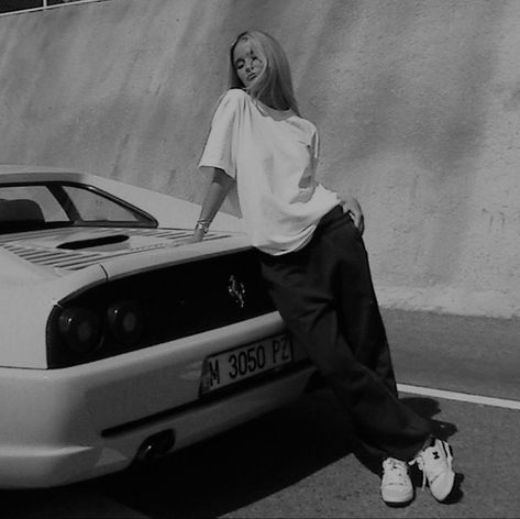 Papparazi Aesthetic Photoshoot, Car Poses Instagram Outside, Pics With Car, Girlboss Photoshoot, Classic Car Photoshoot, Car Poses, Studio Photography Poses, Ootd Outfits, Fashion Photography Poses