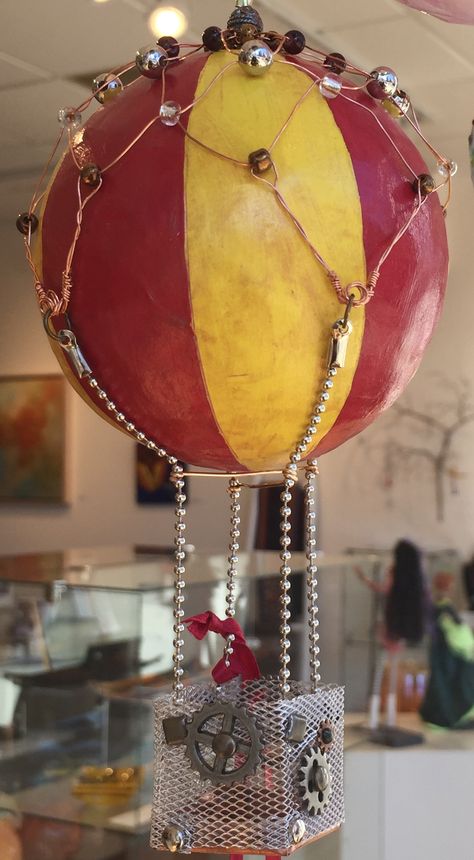 Hot Air Balloon Tutorial, Hot Air Balloon Crafts, Steampunk Hot Air Balloon, Diy Hot Air Balloon, Hot Air Balloon Ornament, Garden Ornaments Diy, Steampunk Diy Crafts, Fire Balloon, Hot Air Balloon Craft