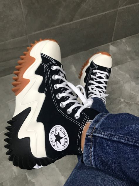 #converse #motion #converseallstar #converseplataforma Converse Motion, Converse Streetwear, Zapatillas All Star, Converse Heels, Converse Run Star Motion, Cute Converse Shoes, Accessorizing Outfits, Cute Converse, Gymnastics Shoes