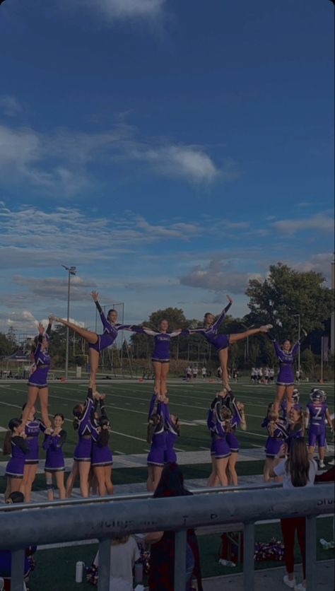 Cheerleading Pyramid High School Pyramids Cheer Stunts, Cheer Stunts Pyramids, Highschool Cheer Pyramids, 4 Stunt Group Pyramid, Pyramid Stunts, Cheer Pyramids High School, Flag Cheerleading, Cheerleader Pyramid, Cheer Formations