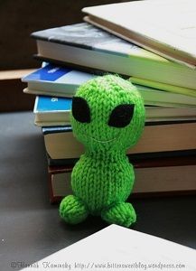 Astro Alien Toy - Learn how to make a toy from a galaxy far far away. The Astro Alien Toy is easily one of the best free Amigurumi patterns around. It's miniature stature makes it a quick and easy knitting pattern that is perfect for your scrap yarn. This DIY toy is a great first project for those who want to learn how to knit Amigurumi, or are looking for a fast knitting project. Alien Patterns, Knitting Project Bag, Rainbow Crafts, Knitted Animals, Easy Knitting Patterns, Yarn Projects, Foreign Exchange, Knitting For Kids, Free Knitting Pattern