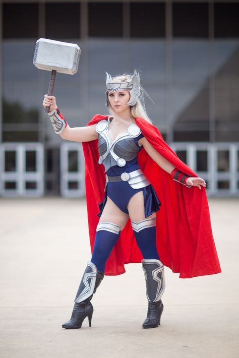 Thor Outfit Female, Lady Thor Costume, Female Thor Costume, Gender Bend Cosplay, Lady Thor Cosplay, Marvel Cosplay Girls, Female Thor, Superhero Cosplay, Anime Cosplay