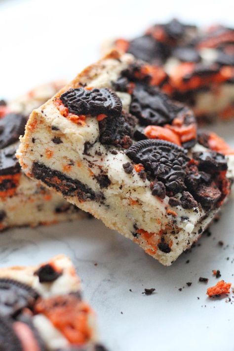 Halloween Dessert Ideas, Oreo Cookie Bar, Halloween Cheesecake, Funfetti Cake Mix, Halloween Dessert, Dessert Bar Recipe, Mint Cookies, Funfetti Cake, Halloween Cake