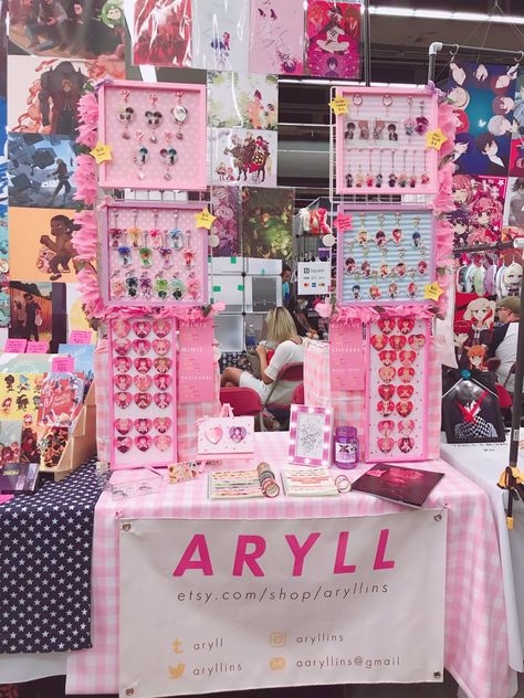 Anime Convention Booth, Art Festival Booth Display, Festival Booth Display, Booth Display Ideas Diy, Art Festival Booth, Convention Booth, Art Fair Booth, Craft Fair Booth Display, Craft Market Display