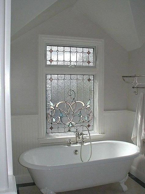 Bathroom Window Privacy, Bathroom Window Curtains, Bathroom Window Treatments, Bathrooms Ideas, Bathroom Window, زجاج ملون, Bad Inspiration, Bathroom Images, Window Privacy