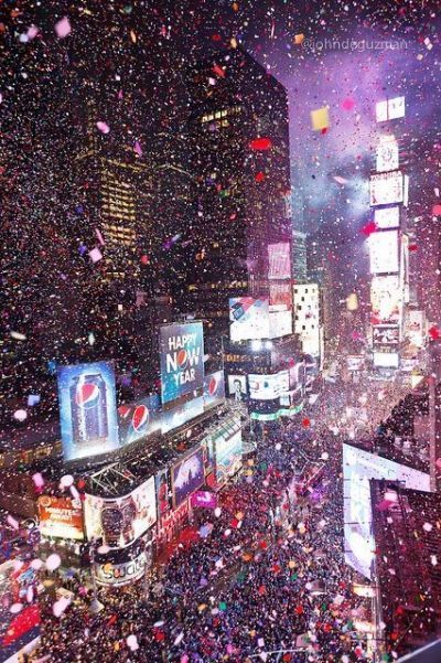 5 Of The Best New Years Eve Party Theme Ideas - Society19 New York New Years Eve, New Year's Eve Party Themes, New York Noel, New Year Photoshoot, Party Theme Ideas, Nyc Christmas, New Year Wallpaper, Nye Party, New Year’s Eve