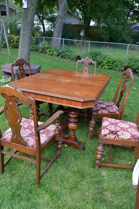 Farmhouse Table Makeover, Antique Dining Room Sets, Dining Set Makeover, Antique Dining Room Table, White Farmhouse Table, Cabin Farm, Antique Dining Room, Farmhouse Dining Set, Dining Table Makeover