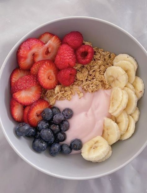 Lunch Ideas Fruit, Aesthetic Essen, Desayunos Aesthetic, Healthy Breakfast Aesthetic, Breakfast Ideas Quick, Yogurt Bowl, Healthy Food Dishes, Healthy Food Motivation, Think Food