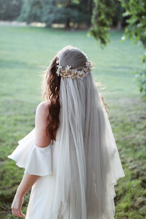 Antique Wedding Veil, Different Types Of Wedding Dresses, Vintage Bridal Headpiece, Types Of Wedding Dresses, Flower Crown Veil, Floral Wedding Veil, Juliet Cap Veil, Floral Wedding Veils, Bridal Headpiece Vintage