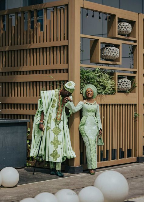 Yoruba Traditional Wedding Attire, Nigerian Engagement, Nigerian Traditional Dresses, Yoruba Bride, Aso Ebi Lace Styles, Nigerian Traditional Wedding, Igbo Wedding, Afrocentric Fashion, African Wedding Attire