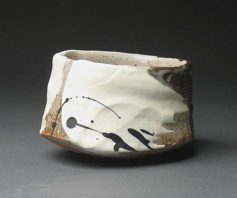 Raku Ceramics, Ceramics Pottery Art, Japanese Pottery, Japanese Ceramics, Pottery Designs, Tea Bowls, Ceramic Design, Ceramic Bowl, Mark Making