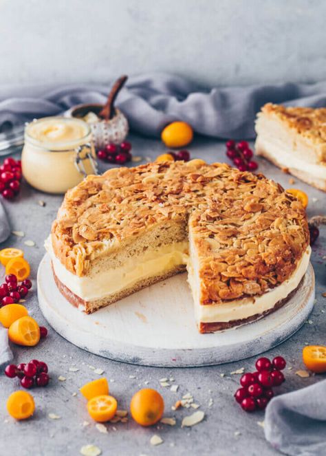 Bee Sting Cake (German Bienenstich) German Bee Sting Cake, Bee Sting Cake, Almond Flour Cakes, Jelly Doughnuts, German Desserts, Vegan Whipped Cream, Dairy Free Cream, Healthier Desserts, Cute Baking