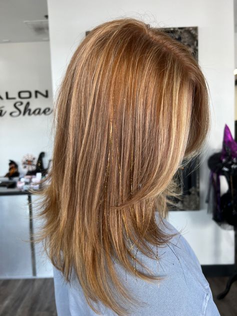 Copper hair • tinsel hair • hairstyle • copper blonde • copper blonde hair • hair • 90s haircut • the rachel • haircut • layered haircut • tinsel • copper • Hair Tinsel Blonde, The Rachel Haircut, Blonde Copper, Haircut Layered, Rachel Haircut, Hair 90s, 90s Haircuts, Copper Blonde Hair, Tinsel Hair