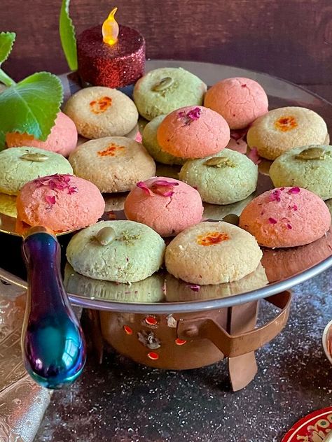 Burfee Cake, Diwali Platter, Indian Pastries, Diwali Cookies, Cookies Recipes Indian, Nankhatai Recipe, Nan Khatai, Rose Pistachio, Indian Cookies