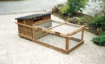 Epic Quailblog: Housing for Quail - This site has a ton of information and detail; super useful Quail Tractor, Quail House, Coturnix Quail, Button Quail, Quail Coop, Raising Quail, Portable Chicken Coop, Poultry House, Diy Chicken Coop Plans