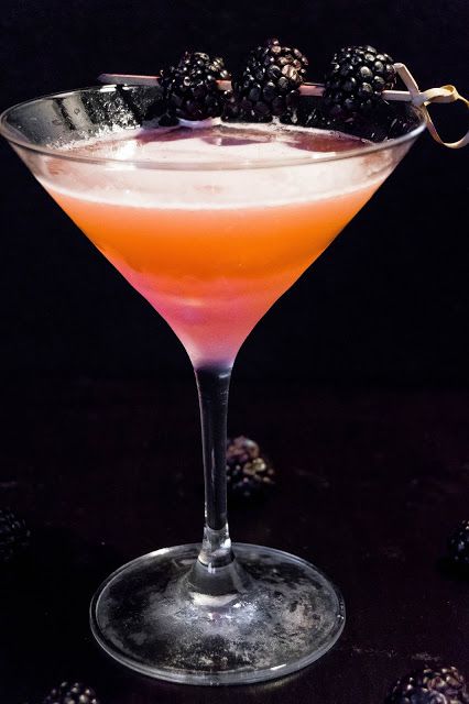 Flirtini Martini, Fruity Rum Drinks, Easy Shot Recipes, Flirtini, Cocktail Drinks Alcoholic, Martini Bar, Shots Alcohol, Vodka Shots, Rum Drinks