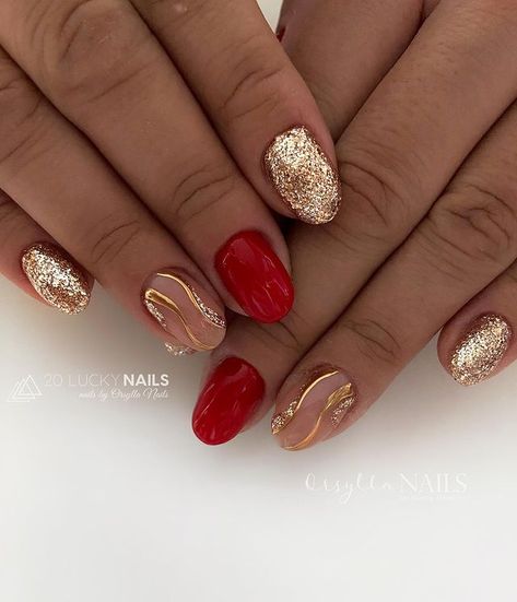 40 Best Short Winter Nails to Inspire You Shellac Nails Winter 2023, Christmas Nails Gold And Red, Red And Gold Glitter Nails, Christmas Nails Red And Gold, Short Winter Nails, Mega Base, Gloss Nails, Nail Makeover, Xmas Pics