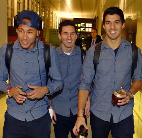 Los tres amigos - Neymar, Messy and Suarez - Barca David Villa, Lionel Messi Barcelona, Messi Soccer, Messi Neymar, Barcelona Team, Messi And Neymar, Soccer Tips, Soccer Quotes, Soccer Stars