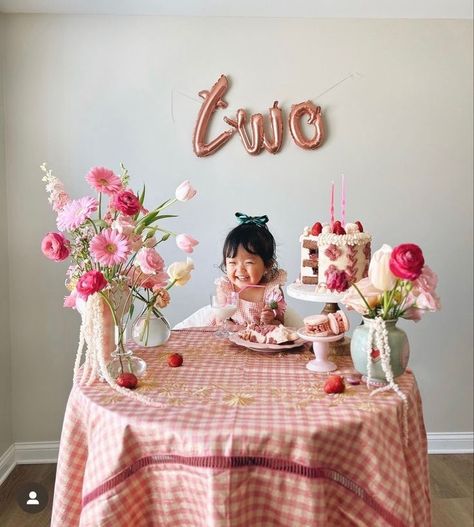 Intimate First Birthday Ideas, Floral 2nd Birthday Party, 2nd Bday Photoshoot, Simple Toddler Birthday Party, Girl 2 Year Birthday Theme, Flower Themed Second Birthday, 2nd Birthday Photoshoot Ideas, 1st Birthday Flower Theme, Simple 2nd Birthday Party For Girl At Home