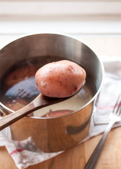 Boiling potatoes is neither exciting or particularly sexy, as far as cooking skills go. But it is quite handy! All our favorite dishes from potato salad for a summer cookout to mashed potatoes for the Thanksgiving table start with — oh yes! — boiling a pot of potatoes. Whether you're boiling your first potato tonight or wonder if you've been doing it right, here's a step-by-step guide showing you exactly how to boil potatoes. How To Boil Potatoes, Fried Breakfast Potatoes, Half A Recipe, Boiling Potatoes, Culinary Basics, Boil Potatoes, Cook Potatoes, Potato Breakfast Recipes, Barbecue Outdoor