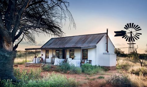 Guests are greeted by a pastoral view of Boscia House, a diminutive 100-year-old Kalahari farmhouse! #farmhousedecor #getaway Provinces Of South Africa, African House, South African Art, Greek House, Old Farm Houses, Luxury Homes Dream Houses, Old Farm, Beautiful Scenery Nature, To The Future