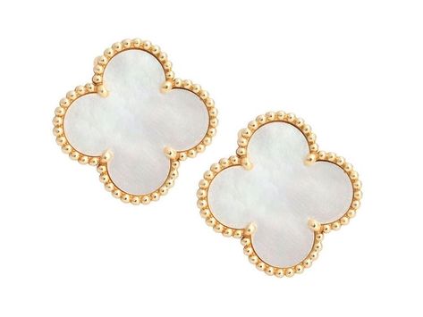 Van Cleef Jewelry, Van Cleef Earrings, Van Cleef Arpels Earrings, Gold Magic, Van Cleef & Arpels, Jewelry Photography Styling, Van Cleef And Arpels, Digital Closet, Vanilla Girl