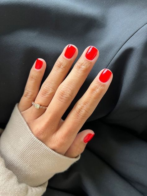 Red Short Nails Ideas Summer, Shorter Red Nails, Super Short Red Nails, Bright Red Nails Short, Short Red Summer Nails, Short Nails Colour, Short Round Red Nails, Natural Red Nails, Sqovalnails Short