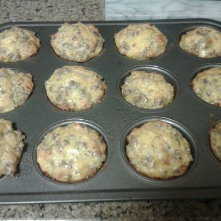 Sausage Muffins (Bisquick) Recipe - (4/5) Breakfast Muffins Sausage, Bisquick Recipes Biscuits, Sausage Breakfast Muffins, Bisquick Biscuits, Sausage Muffins, Muffins Breakfast, Sausage Biscuits, Cheese Cheddar, Healthy Breakfast Muffins