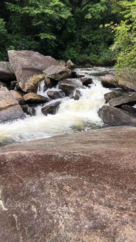 #nature #hiking #water #rocks #aesthetic #tiktok Rocks Aesthetic, River Aesthetic, Lake Toxaway, Beautiful Beach Scenes, Thought Pictures, River Stream, Nature River, Hiking Places, Rivers Streams