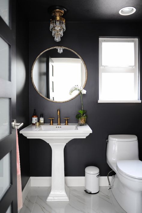 10 Biggest Fall 2017 Decor Trends – SheKnows Dark Interior Design, Half Bathroom Decor, Bathroom Design Black, Bad Inspiration, Guest Bathrooms, Half Bathroom, Big Bathrooms, Trendy Bathroom, Dark Interiors