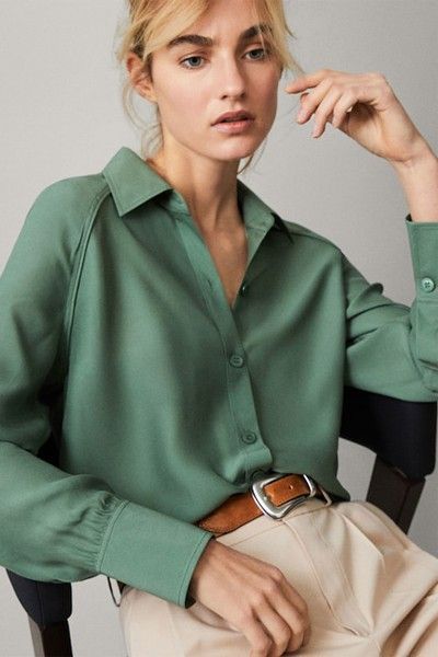 Silk Blouse Outfit, Ellie Saab, 일본 패션, Satin Bluse, Silk Blouses, Silky Blouse, Satin Blouses, 가을 패션, Blouse Outfit