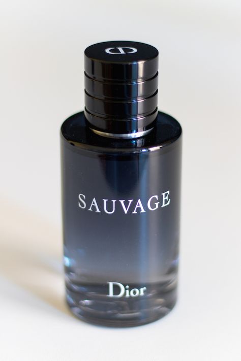 Perfume Dior, Best Perfume For Men, Dior Sauvage, Best Fragrance For Men, Perfume Display, Winter Fragrance, Fragrance Bottle, Perfume And Cologne, Perfume Design