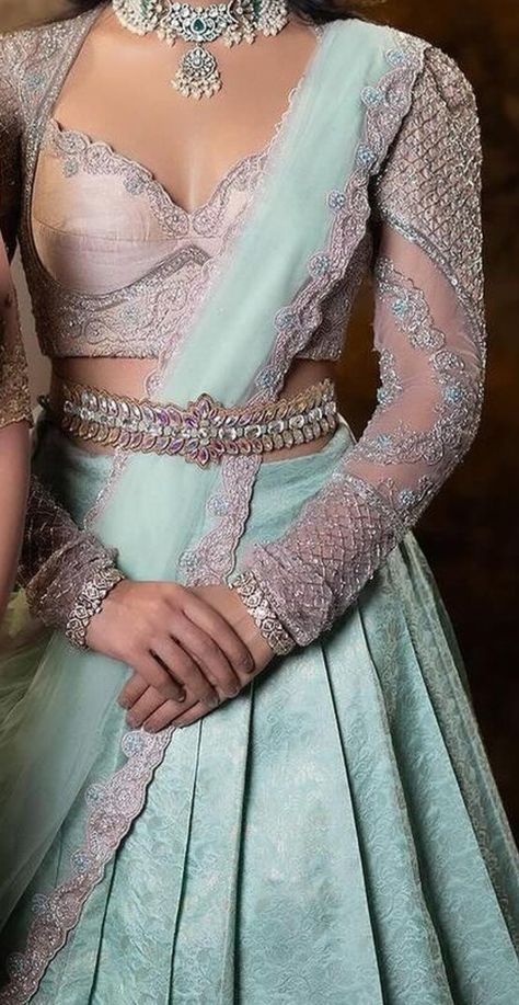 Pastel Colour Half Sarees, Reception Outfit Ideas For Bride, Engagement Dress For Bride Indian Simple, Reception Blouse Design For Bride, Engagement Outfit Ideas Indian, Reception Lehenga Bridal Indian, Engagement Lehenga Indian, White Half Saree, Lehenga With Belt